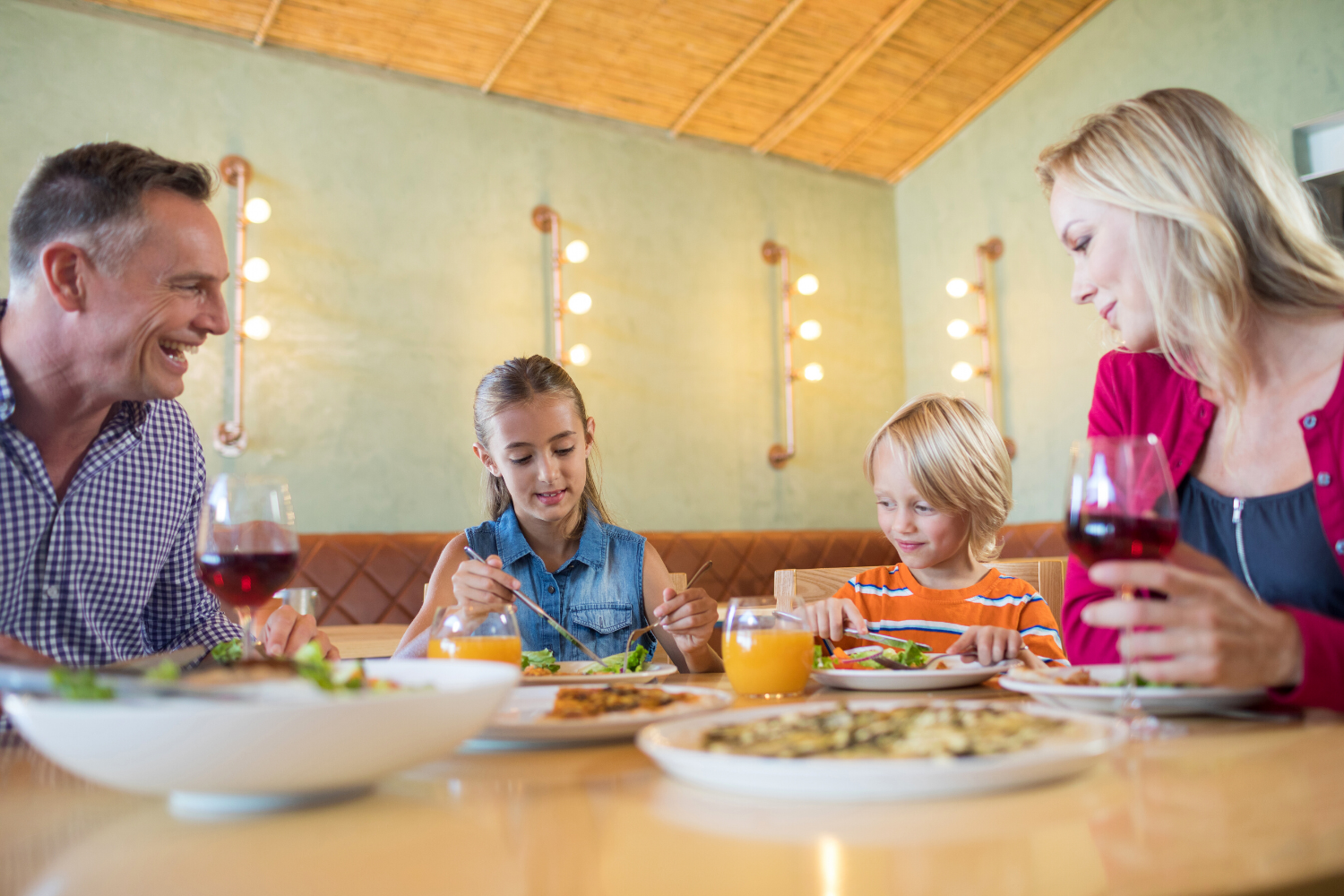 An Amazing Guide to the Gulf Shores Restaurants Where Kids Eat for Free