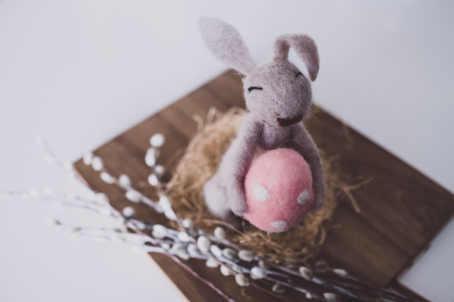 felt easter bunny with pink egg